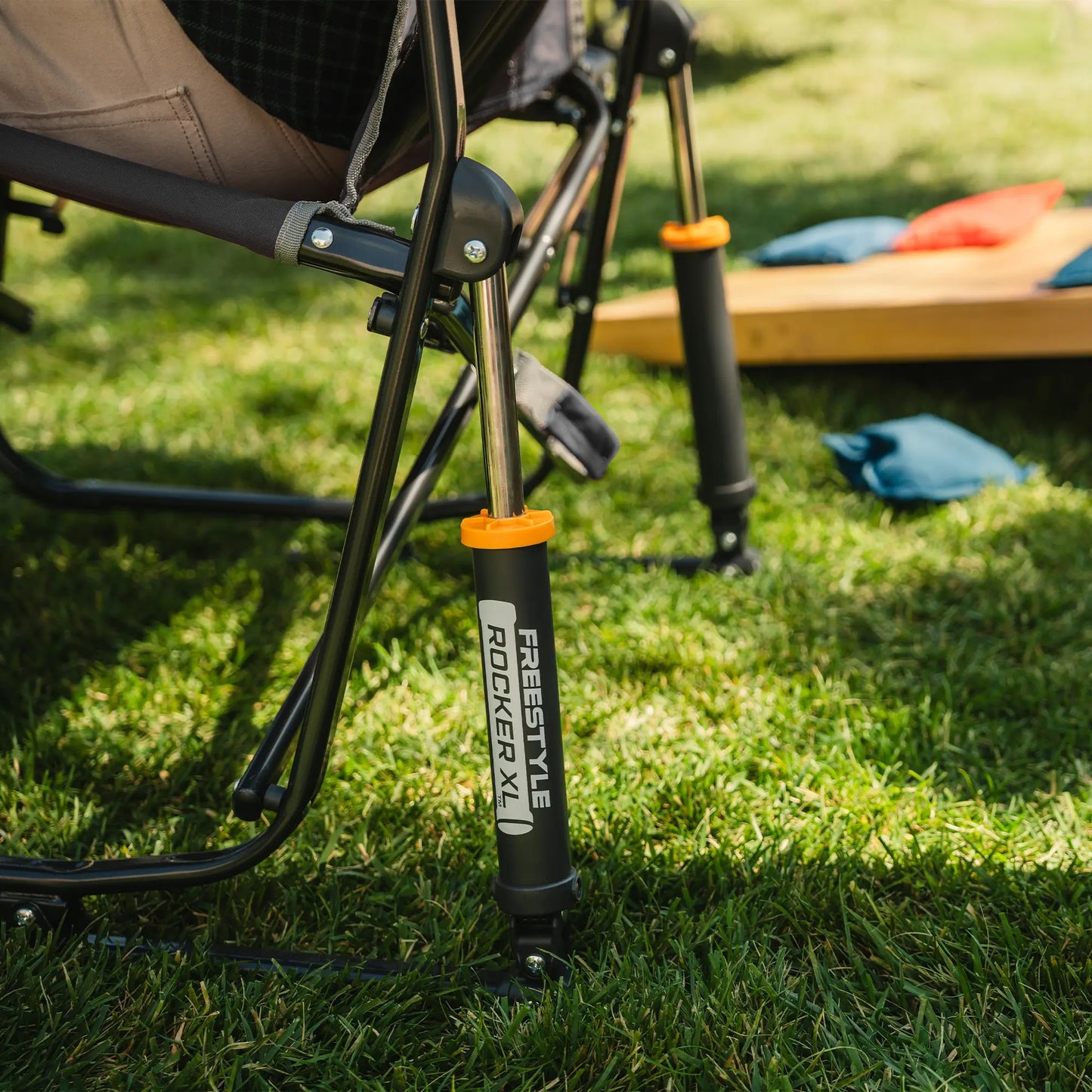 Freestyle Rocker XL™ with Side Table - Picnic Setup